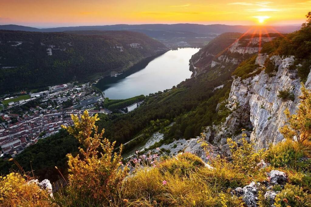 Joli Appartement En Face De Lac Nantua Exteriér fotografie