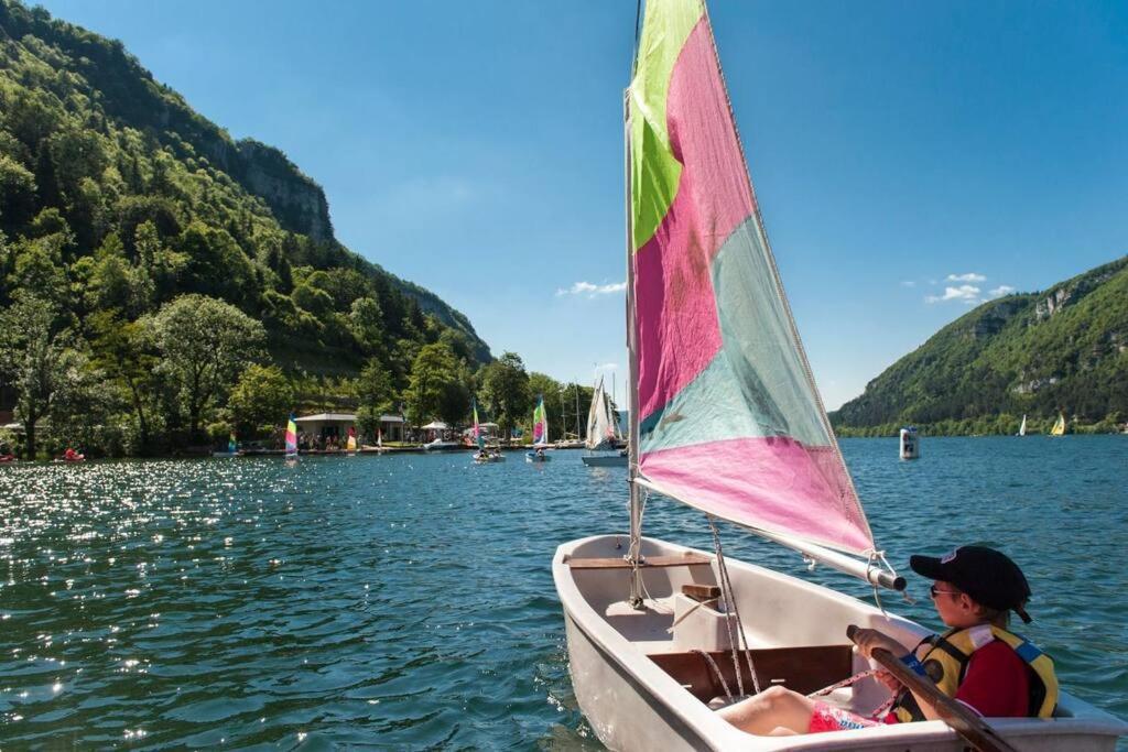 Joli Appartement En Face De Lac Nantua Exteriér fotografie